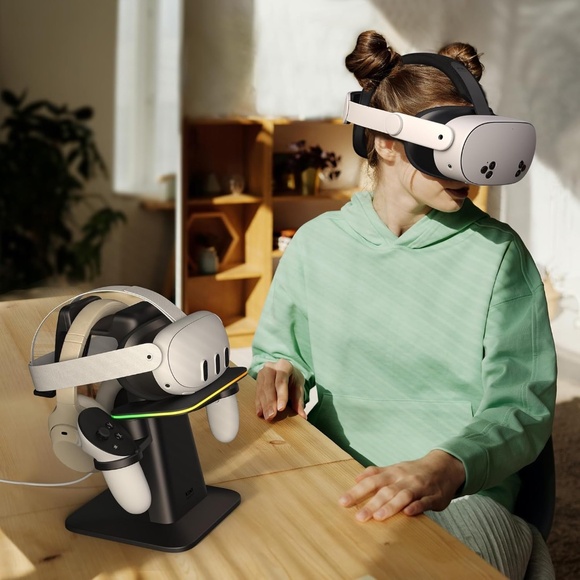 KIWI design Charging Dock for Meta Quest 3S/Quest 3/Quest 2/Quest Pro Accessory - Picture 7 of 7